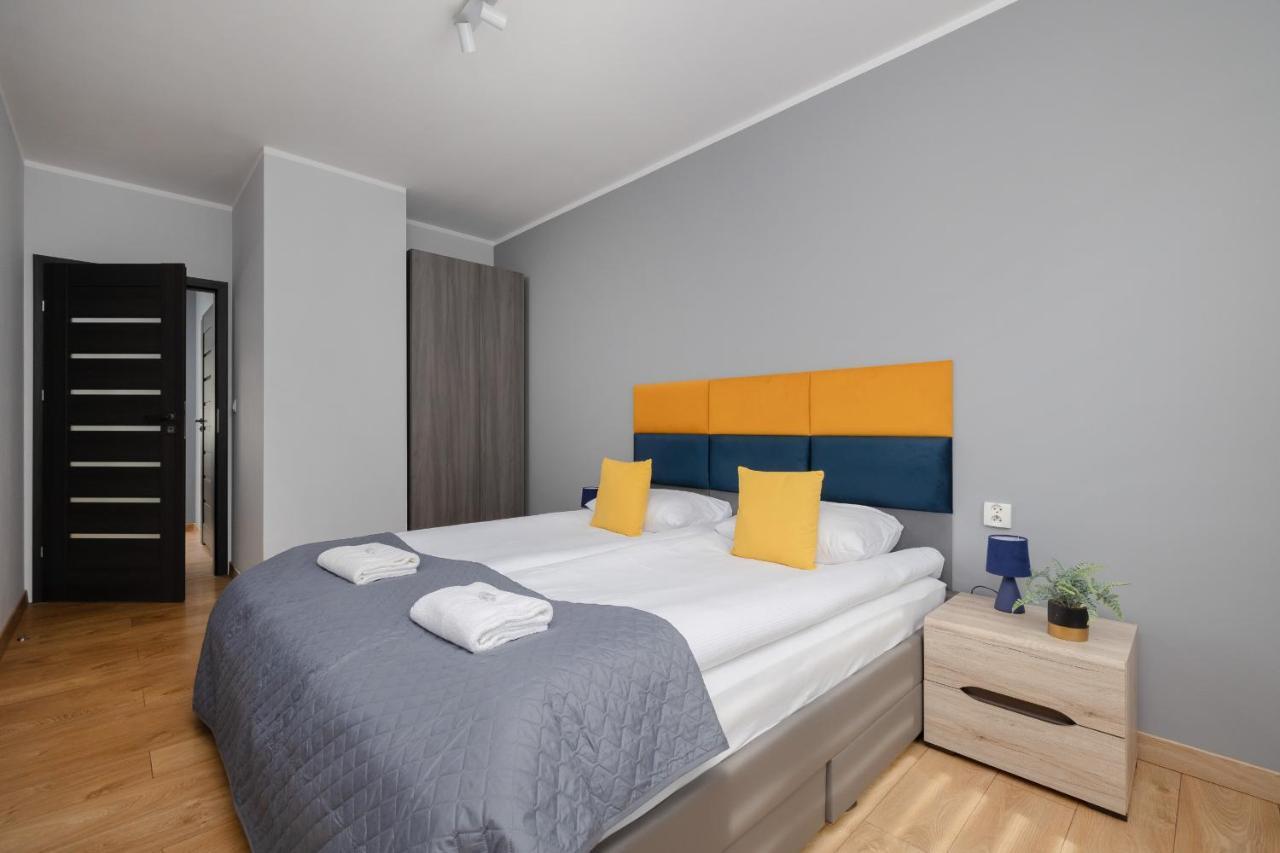 Osiedle Avia Family Apartment In Krakow With Balcony By Noclegi Renters Exterior photo
