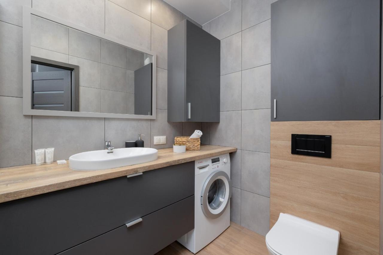 Osiedle Avia Family Apartment In Krakow With Balcony By Noclegi Renters Exterior photo